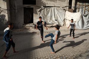 MEDIO ORIENTE-GAZA-CAMPAMENTO DE REFUGIADOS DE AL-SHATI-NIÑOS DESPLAZADOS