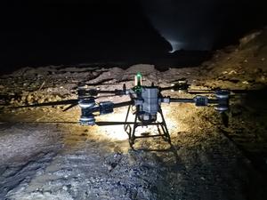 CHINA-XIZANG-GYIRONG-AVALANCHA DE LODO-DRON-SUMINISTROS-ENTREGA
