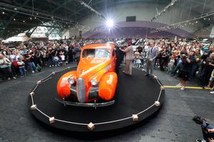 BIELORRUSIA-MINSK-EXPOSICION DE AUTOMOVILES CLASICOS