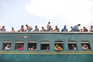 BANGLADESH-GAZIPUR-EID AL-FITR-TREN-REGRESO A CASA