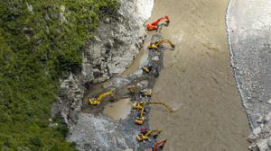 CHINA-XIZANG-GYIRONG-AVALANCHA DE LODO-RESCATE