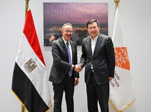 EGIPTO-CAIRO-XINHUA-FU HUA-DIRECTOR EJECUTIVO DEL GRAN MUSEO EGIPCIO-REUNION