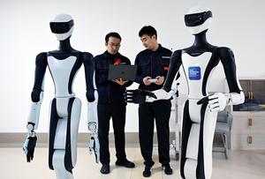CHINA-QINGDAO-ROBOT-CUIDADO DE PERSONAS MAYORES