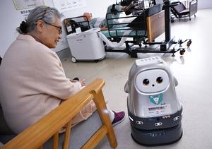 CHINA-QINGDAO-ROBOT-CUIDADO DE PERSONAS MAYORES