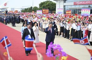 RPDC-PYONGYANG-CHINA-XI JINPING-KIM JONG UN-CEREMONIA DE DESPEDIDA