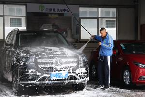 CHINA-SHENZHEN-TRABAJADORES CON DISCAPACIDAD INTELECTUAL-LAVADO DE AUTOMOVILES