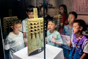 CHINA-HUBEI-MUSEOS-VERANO-RECORRIDOS DE ESTUDIO