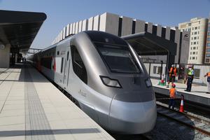 EAU-PRIMER FERROCARRIL DE PASAJEROS-EMPRESAS CHINAS-OPERACION DE PRUEBA