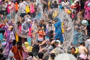 CHINA-YUNNAN-JINGHONG-FESTIVAL DE SALPICADURAS DE AGUA-CELEBRACION