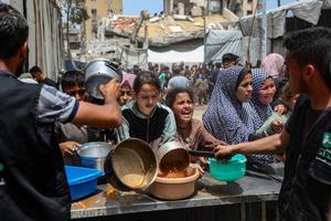 MEDIO ORIENTE-CIUDAD DE GAZA-COMIDA GRATUITA