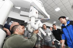 CHINA-HEILONGJIANG-HARBIN-ROBOTS QUIRURGICOS