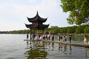 CHINA-ZHEJIANG-HANGZHOU-LAGO DEL OESTE-TURISTAS
