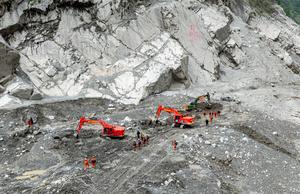 CHINA-XIZANG-GYIRONG-AVALANCHA DE LODO-RESCATE