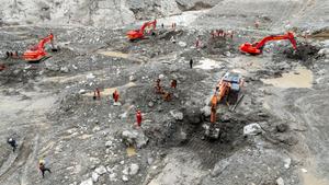 CHINA-XIZANG-GYIRONG-AVALANCHA DE LODO-RESCATE