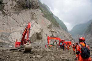 CHINA-XIZANG-GYIRONG-AVALANCHA DE LODO-RESCATE