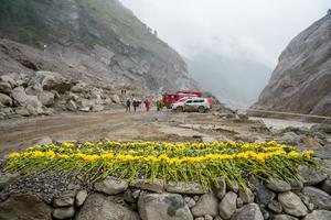 CHINA-XIZANG-GYIRONG-AVALANCHA DE LODO-RESCATE