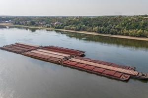 CROACIA-SARENGRAD-DANUBIO-BUQUES VARADOS