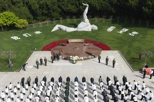 CHINA-FESTIVAL QINGMING-MARTIRES-TRIBUTO