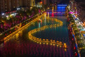 CHINA-HUBEI-XUAN'EN-VERANO-TURISMO