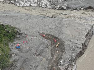 CHINA-XIZANG-GYIRONG-AVALANCHA DE LODO-ACCESO VIAL