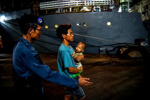 INDONESIA-JAVA ORIENTAL-BARCO-INCENDIO