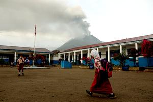 INDONESIA-SUMATRA DEL NORTE-MONTE SINABUNG-ERUPCION-EVACUACION