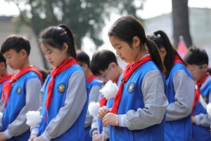 CHINA-FESTIVAL QINGMING-MARTIRES-TRIBUTO