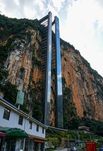 CHINA-YUNNAN-XUANWEI-CAMINO A LA ESCUELA-NUEVO ASCENSOR DE ACANTILADO
