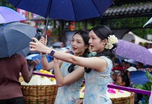 CHINA-YUNNAN-MOJIANG-GEMELOS-FESTIVAL