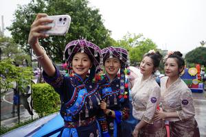 CHINA-YUNNAN-MOJIANG-GEMELOS-FESTIVAL
