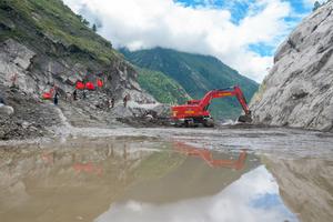CHINA-XIZANG-GYIRONG-AVALANCHA DE LODO-ZONA CENTRAL AFECTADA-OPERACION DE BUSQUEDA