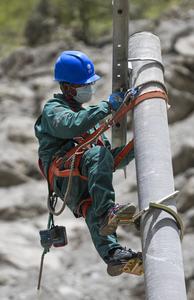 CHINA-XIZANG-GYIRONG-AVALANCHA DE LODO-RESTAURACION DE ENERGIA