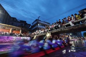 CHINA-FUJIAN-FUZHOU-CARRERA NOCTURNA DE BOTES DEL DRAGON