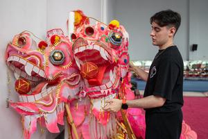 CHINA-WUHAN-BRASIL-DANZA DEL DRAGON-ENTRENADOR BRASILEÑO
