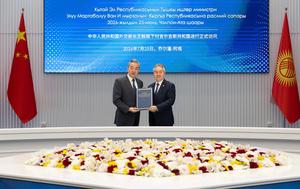 KIRGUISTAN-CHINA-WANG YI-MINISTRO DE RELACIONES EXTERIORES KIRGUIS-CONVERSACIONES