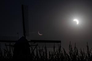 PAISES BAJOS-KATWIJK-ECLIPSE SOLAR