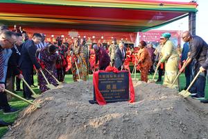 GHANA-ACRA-PARQUE DE ATRACCIONES-COLOCACION DE PRIMERA PIEDRA