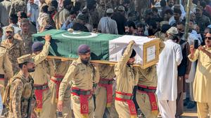 CACHEMIRA CONTROLADA POR PAKISTAN-HELICOPTERO MILITAR-ACCIDENTE-FUNERAL