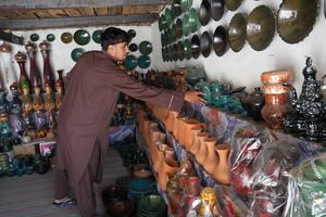 AFGANISTAN-KABUL-ARTESANIA DE CERAMICA-INDUSTRIA