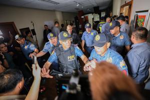 FILIPINAS-CIUDAD DE PASAY-EDIFICIO DEL SENADO-DISPAROS