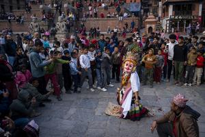 NEPAL-BHAKTAPUR-DANZA DE MASCARAS