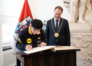 ALEMANIA-DUSSELDORF-TENIS DE MESA-FAN ZHENDONG-CEREMONIA