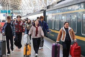 CHINA-TEMPORADA ALTA DE VIAJES DE LA FIESTA DE LA PRIMAVERA-FINALIZACION