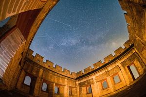CHINA-HEBEI-GRAN MURALLA-CIELO ESTRELLADO
