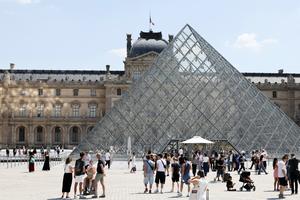 FRANCIA-PARIS-LOUVRE-GALERIA APOLO-REAPERTURA