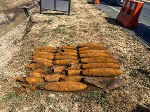 FILIPINAS-CIUDAD DE PASAY-AEROPUERTO INTERNACIONAL-ARTEFACTOS EXPLOSIVOS ANTIGUOS