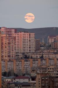 AZERBAIYAN-BAKU-LUNA