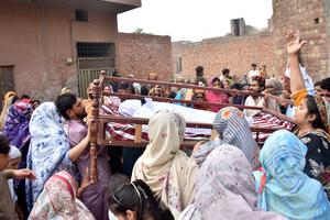 PAKISTAN-LAHORE-CENTRO EDUCATIVO-COLAPSO DEL TECHO-SECUELAS