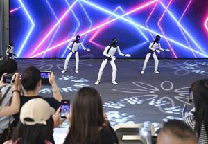 CHINA-SHANGHAI-ROBOTS CON INTELIGENCIA INCORPORADA-ENTRENAMIENTO