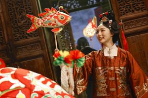 CHINA-ANHUI-LINTERNAS CON FORMA DE PEZ